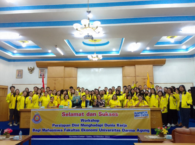 Pelatihan kerja mahasiswa Universitas Dharma Agung Medan